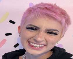 The star often does experiments with her hair like coloring in pink or purple, cutting them short, and others.